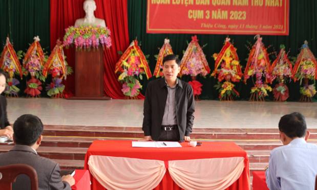 Description: Bí thư Huyện uỷ, Chủ tịch HĐND huyện Nguyễn Văn Biện kết luận buổi làm việc 