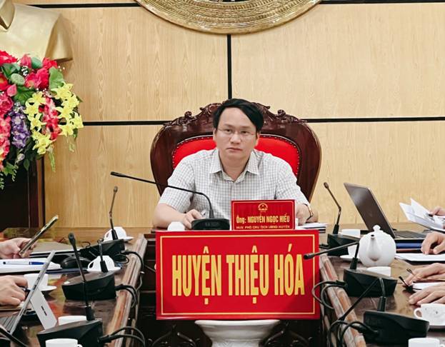 Description: Đồng chí Nguyễn Ngọc  Hiểu, Phó Chủ tịch UBND huyện chủ trì
