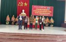 Gia đình Ông bà Đoàn Hương tặng 36 xuất quà cho các gia đình có hoàn cảnh khó khăn trên địa bàn xã Thiệu Công